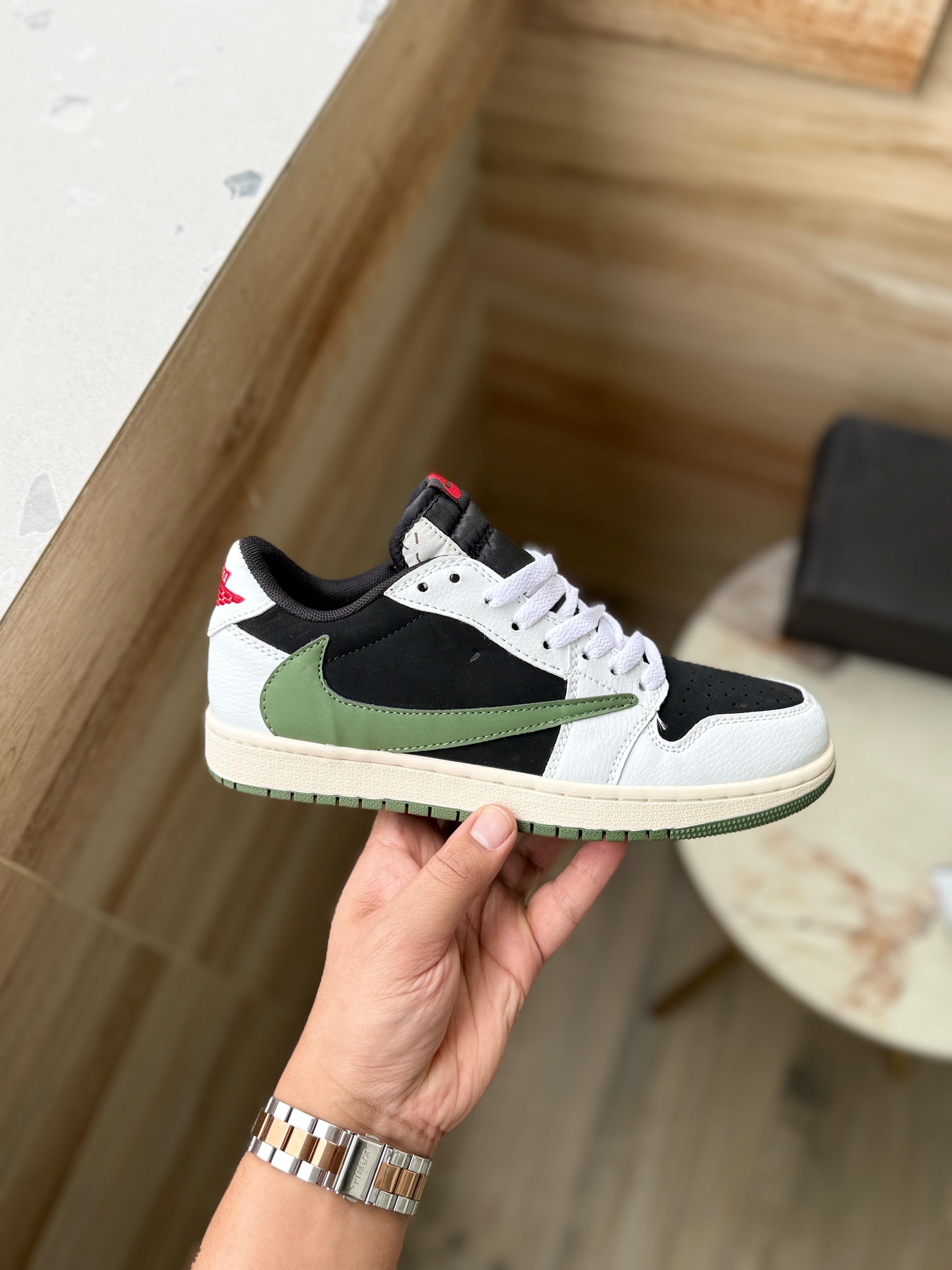 Air Jordan 1 Retro Low OG x Travis Scott