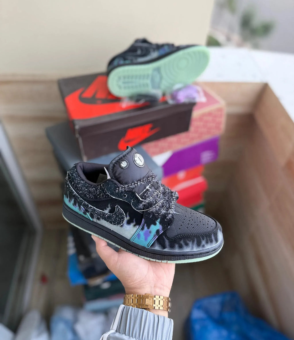 Nike Dunk Low “Halloween Black Cat”