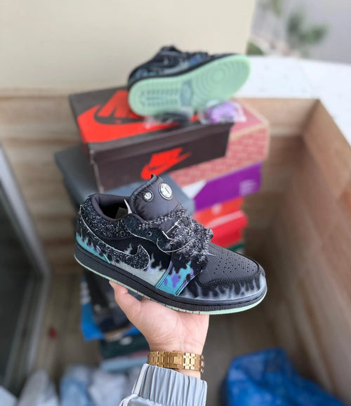 Nike Dunk Low “Halloween Black Cat”