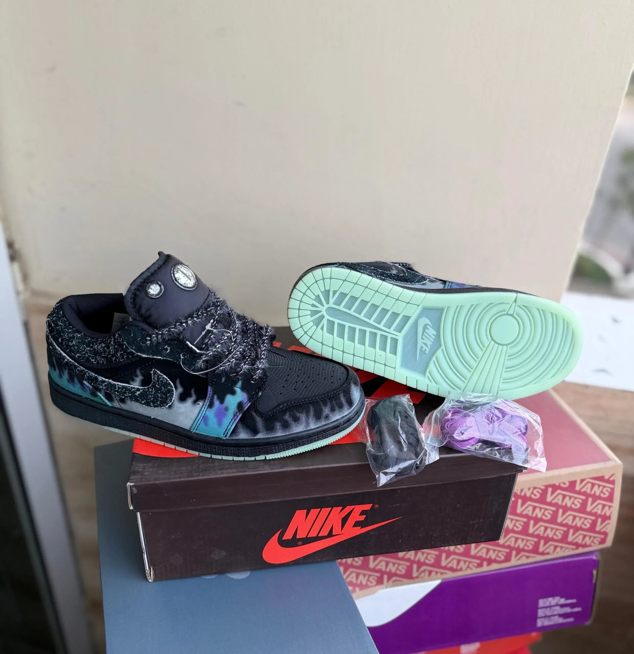 Nike Dunk Low “Halloween Black Cat”